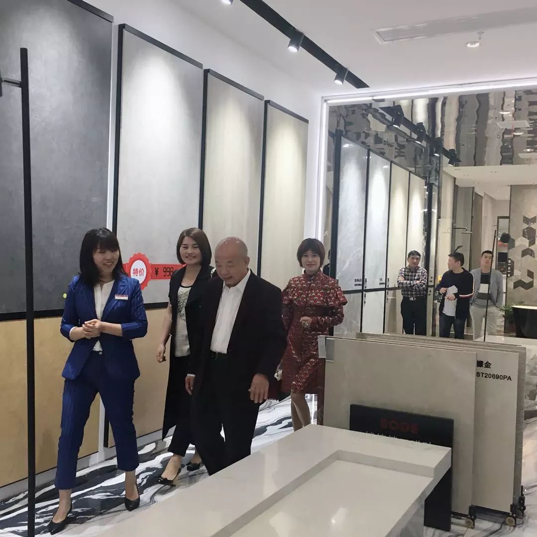 高品质家居的传播者——商会终身名誉会长曾小山一行走访会员企业名家建材