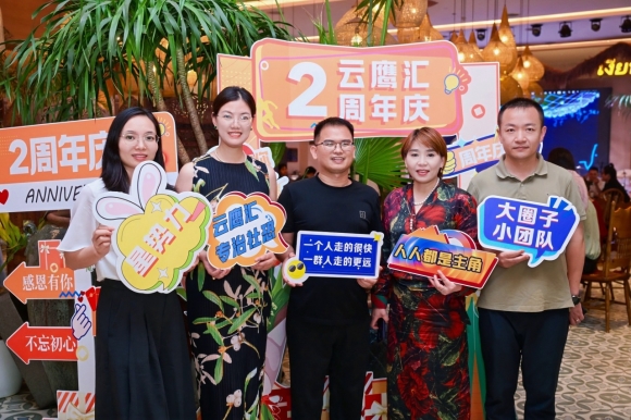 凝心聚力 共话AI未来——青创十二